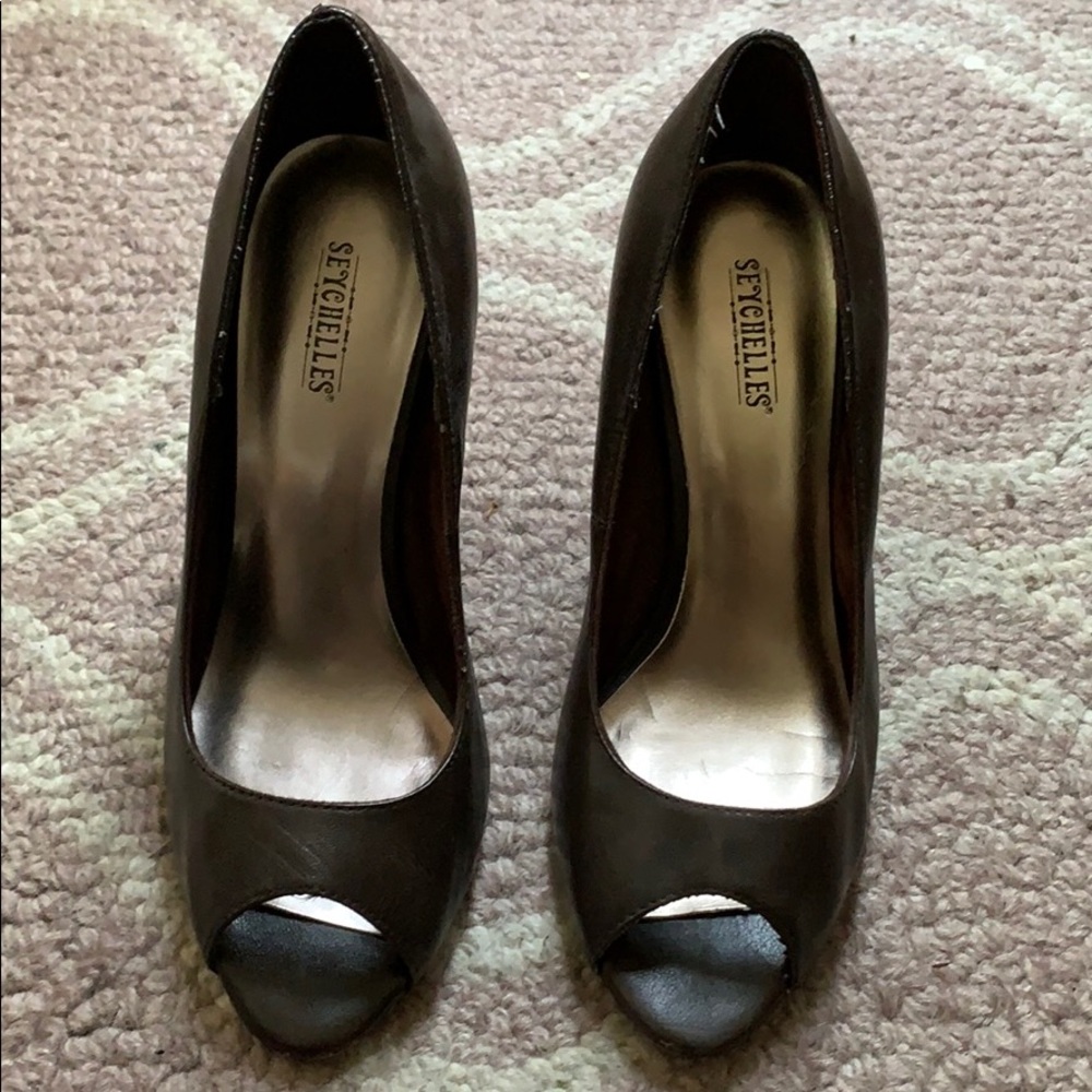 Seychelles skinny wedge heels in size 7.